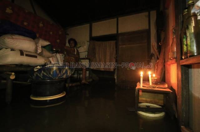 AWAS TERULANG: Luapan banjir di wilayah Cempaka seperti satu tahun silam masih jadi ancaman. Saat ini, status kebencanaan di Banjarbaru masih berstatus siaga. | Foto: Muhammad Rifani/Radar Banjarmasin