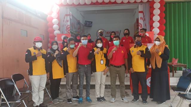 Suasana grand openig Kios KTI (Kawasan Timur Indonesia) di Jalan Pangeran Abdurrahman, Kelurahan Keraton, Kecamatan Martapura Kota, kemarin. | FOTO: SUTRISNO