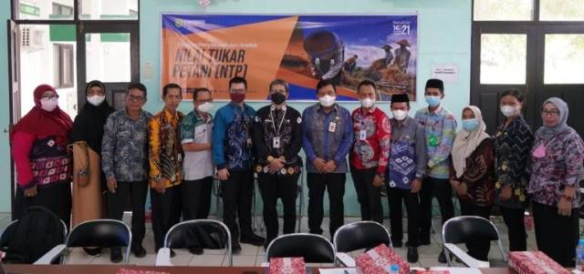 ANALISIS: Diskominfo Tanah Bumbu menggelar penyusunan analisis nilai tukar petani bersama BPS, Kamis (16/12).