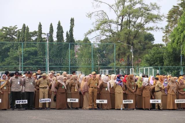 DILARANG CUTI NATARU: Aparatur Sipil Negara (ASN) di lingkup Pemko Banjarbaru tak diperkenankan mengambil cuti dan bepergian keluar daerah di momen Nataru. Foto dijepret sebelum pandemi. | Foto: Muhammad Rifani/Radar Banjarmasin
