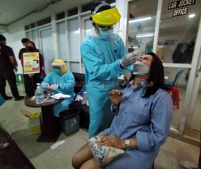 AMBIL SAMPEL: Waspada varian omicron, Pemko Banjarmasin beserta instansi terkait lainnya bakal menggelar rapid tes antigen keliling, dan secara acak.