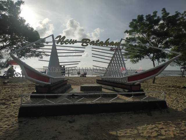LANDMARK PANTAI BATAKAN BARU: Tempat ini sering digunakan para pengunjung untuk berswafoto, karena bentuknya yang unik menyerupai kapal.