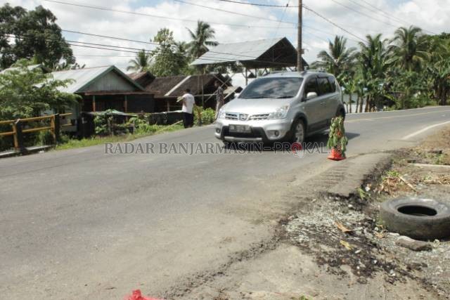 RUSAK: BPJN Kalsel menjelaskan perbaikan Jembatan Sungai Rangas sedang dalam proses pengusulan. | FOTO: JAMALUDDIN