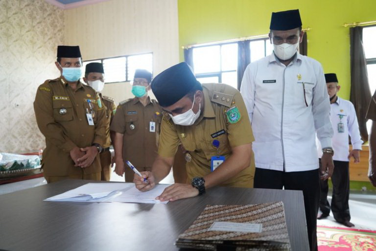 LENGKAP: Pemkab Tanah Bumbu bekerja sama dengan Kemenag meluncurkan aplikasi layanan “Kamu Jodohku”. Sebuah inovasi memangkas birokrasi berkas untuk pasangan yang akan menikah.