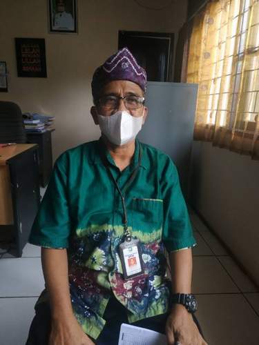 SENANG: Kepala Bapenda Tala Drs H Surya Arifani saat ditemui di kantornya, Kamis (6/1).