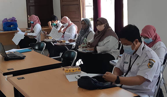 FOKUS: Tim P4GN Tala mengikuti rapat rencana aksi daerah 2022 di aula Kesbangpol Tala.
