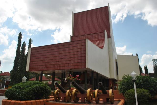 BUKA LAGI: Museum Lambung Mangkurat di Banjarbaru. | FOTO: SUTRISNO/RADAR BANJARMASIN