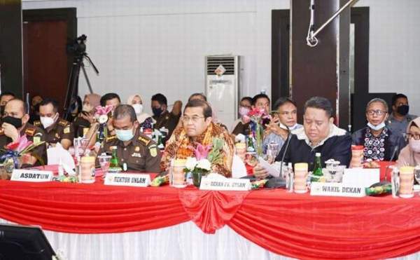 Rektor ULM Sutarto Hadi saat pertemuan di Polda Kalsel bersama tim Komisi III DPR. (Firman/Antara)