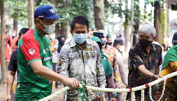 TEROBOSAN: Wali Kota Banjarbaru, Aditya Mufti Ariffi n meresmikan inovasi baru yang menyulap hutan pinus jadi lokasi prewedding.