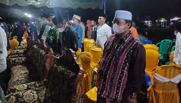 DIGELAR LAGI: Wakil Bupati Tanbu Muh Rusli menghadiri pembukaan MTQ di Kecamatan Mantewe, Sabtu (5/3) malam.