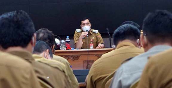 SINERGIKAN VISI: Wali Kota Banjarbaru memimpin rakor seluruh SKPD di lingkup Pemko Banjarbaru.