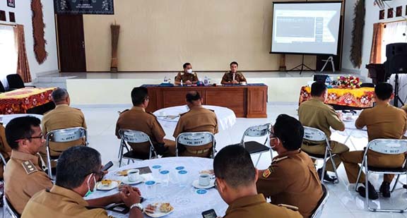 SINERGI: Wali Kota Banjarbaru, Aditya Mufti Ariffin memimpin rakor Camat dan Lurah se Kota Banjarbaru kemarin siang.