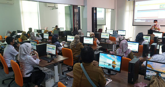 TINGKATKAN KEMAMPUAN: Dinas Pekerjaan Umum dan Penataan Ruang (PUPR) Kota Banjarbaru menggelar Pelatihan Aplikasi Sistem Pengadaan Secara Elektronik (SPSE), bertempat di Ruang Teknologi Informasi dan Komunikasi (TIK), Gedung Dinas Komunikasi dan Informati