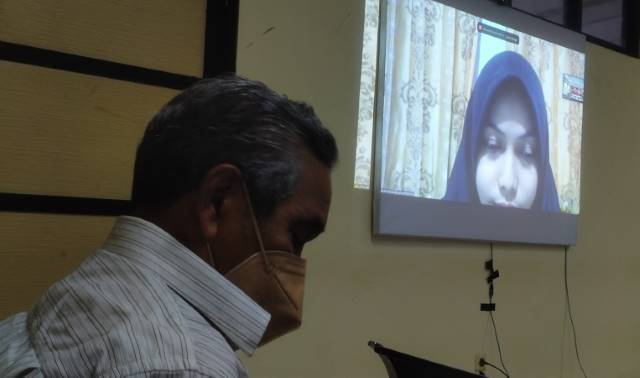 TERDAKWA: Ariani Listiani Chalid hadir secara daring di Pengadilan Tipikor Banjarmasin.