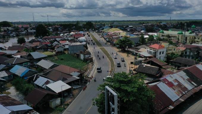 TUNTAS TAHUN INI: Foto udara lokasi Jembatan kembar Martapura. | FOTO: M OSCAR FRABY/RADAR BANJARMASIN