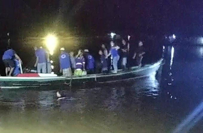 Proses evakuasi korban.