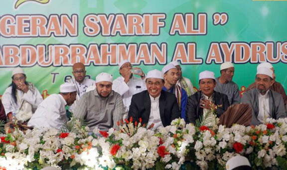 SILATURAHMI: Bupati Tanbu HM Zairullah Azhar menghadiri haul Pangeran Habib Syarif Ali di Desa Sungai Danau.