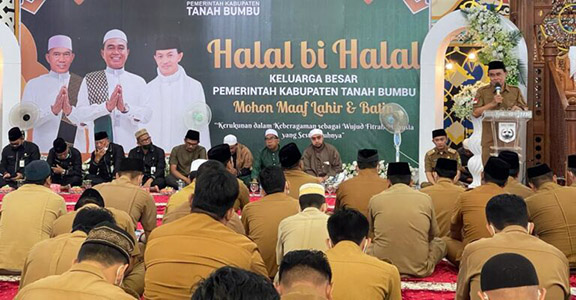 BERBAUR: Bupati Tanbu HM Zairullah Azhar menggelar halal bi halal, Senin (9/5) pagi.