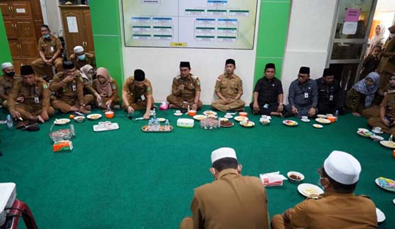 HARAPAN: Bupati Tanbu HM Zairullah Azhar halal bihalal di Dinas Pendidikan.
