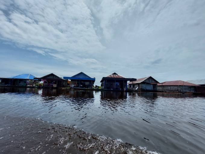 PERAIAN RAWA: Warga yang tinggal di wilayah perairan rawa dilarang menangkap ikan dengan cara menyetrum. | FOTO: JAMALUDDIN/RADAR BANJARMASIN