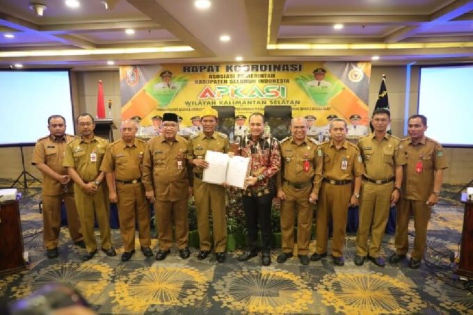 VIRTUAL: Wakil Bupati Tanah Bumbu Muh Rusli (empat dari kanan) mengikuti Rakor Apkasi se Kalsel di Banjarmasin.