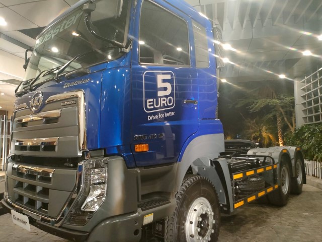 TRANSPORTASI TAMBANG - Truk besar semakin dilirik seiring membaiknya harga batu bara dunia