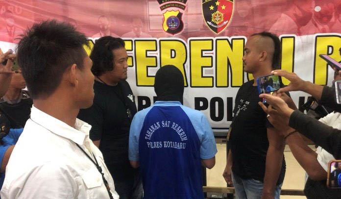 EKSOPOSE PEMALSUAN: Satreskrim Polres Kotabaru konferensi pers terkait kasus pemalsuan surat magang Advokat M Hafidz Halim. FOTO: JUMAIN/RADAR BANJARMASIN