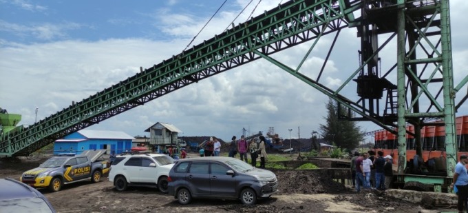 MILIK MARDANI: KPK memeriksa pelabuhan batu bara di Kecamatan Angsana Kabupaten Tanbu yang disebut-sebut dikendalikan Mardani Maming. FOTO ZALYAN S ABDI