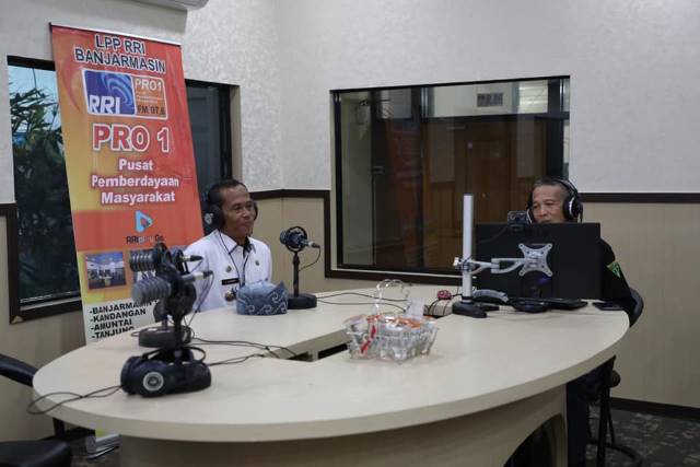 INTERAKSI LANGSUNG : Bupati Tala HM Sukamta mendengar keluhan dari Warga Tala pada Program Habar Banua