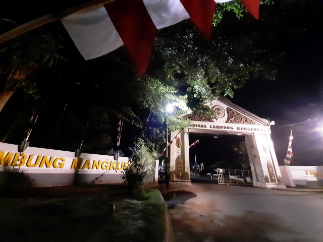 ULM: Gerbang kampus Universitas Lambung Mangkurat di Kayu Tangi, Banjarmasin Utara. FOTO : WAHYU RAMADHAN/RADAR BANJARMASIN