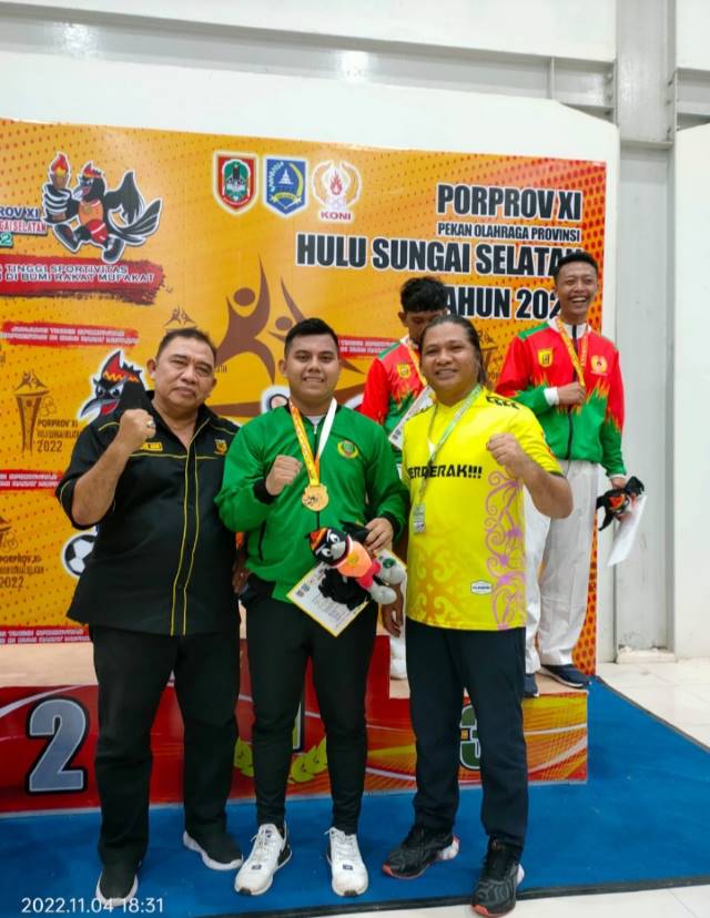 MENANG: Atlet karate Tanah Bumbu berhasil merebut medali emas