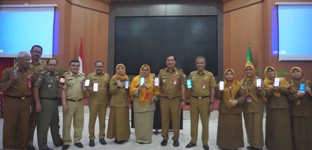 AKTIF: Wali Kota Banjarbaru Aditya Mufti Ariffin mendukung layanan kependudukan di Banjarbaru. Ia bahkan terlibat langsung dalam menghadiri penilaian maupun evaluasi yang dilakukan oleh pemerintah pusat.