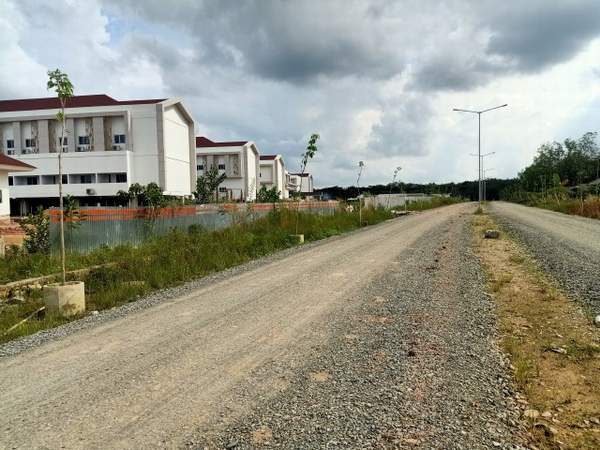 AKSES BARU: Jalan penunjang menuju rumah sakit baru semakin ditingkatkan kualitasnya. | FOTO: RASIDI FADLI/RADAR BANJARMASIN