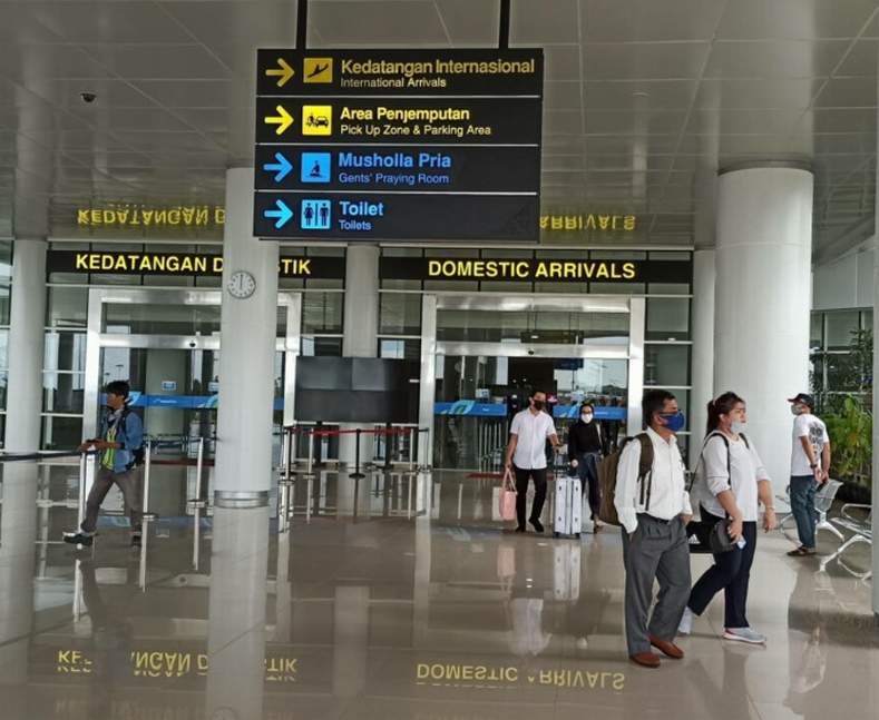 TERMINAL KEDATANGAN: Menjelang haul Guru Sekumpul, terjadi peningkatan penumpang datang di Bandara Syamsudin Noor. | FOTO: SUTRISNO/RADAR BANJARMASIN