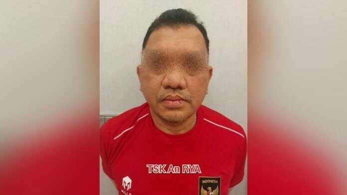 Pelaku penipuan modus jual beli emas, Ramda Yanuari (56) berhasil ditangkap Ditreskrimum Polda Kalsel di tempat persembunyiannya di sebuah apartemen elit di Jakarta. | Foto: Instagram Macan Kalsel