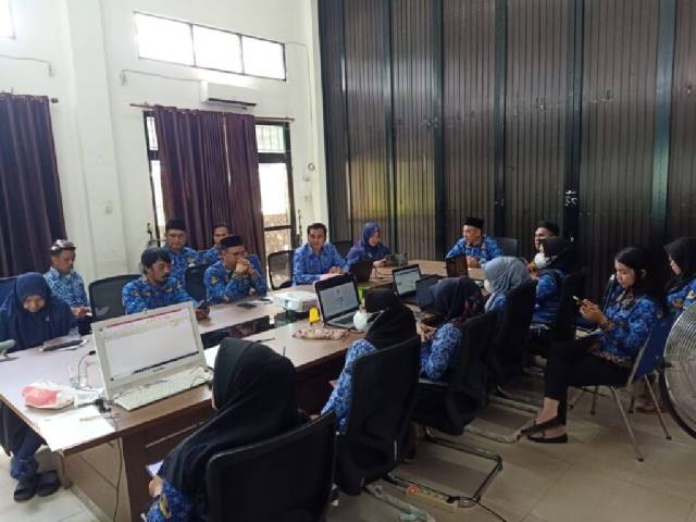 DIKLAT: Tingkatkan kemampuan menggunakan aplikasi Srikandi,  Disperkimptan menggelar diklat.