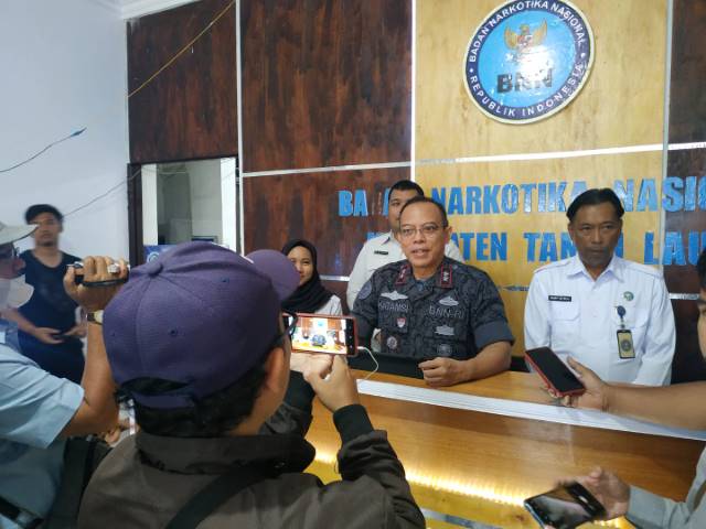 PAPARKAN: Kepala BNNK Tala AKBP Katamsi Sad Retna Setiawan didampingi para kasi memaparkan capaian di tahun 2022. Foto : Norsalim Yahya/Radar Banjarmasin