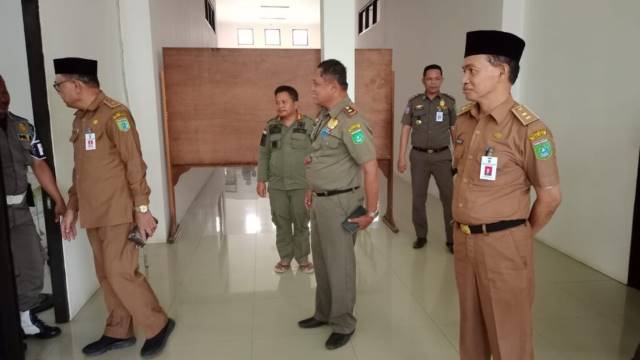 SIDAK: Sekda Tanbu, Ambo Sakka sidak beberapa SKPD belum lama tadi