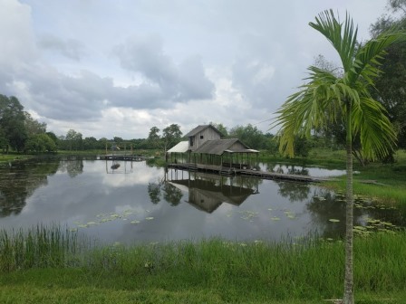 DITUTUP: Taman Permana yang berada di Desa Telaga, Kabupaten Tanah Laut ini sedang berkonfl ik dengan warga sekitar. | Foto: NORSALIM YAHYA/RADAR BANJARMASIN
