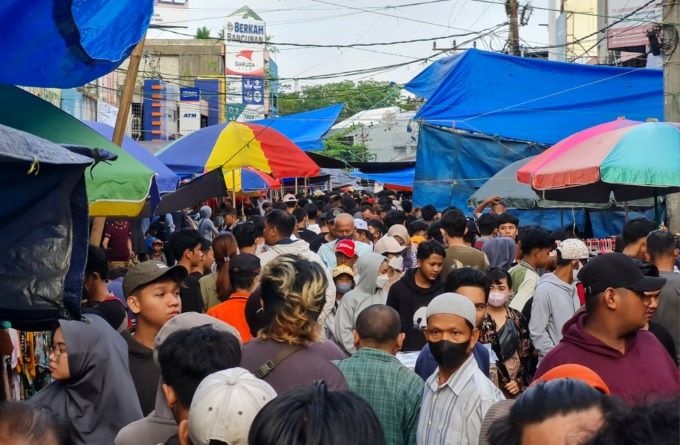 BERJUBEL: Suasana di Pasar Pagi Banjarmasin, kemarin (16/4). | Foto: Wahyu Ramadhan/Radar Banjarmasin