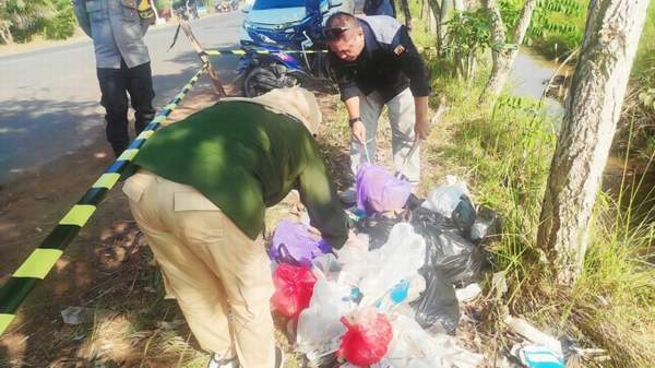 BERBAHAYA : Tumpukan sampah limbah medis yang diduga dibuang sembarangan di Jalan Karya Manuntung Ujung, Landasan Ulin Barat (FOTO: FADLAN ZAKIRI/RADAR BANJARMASIN)
