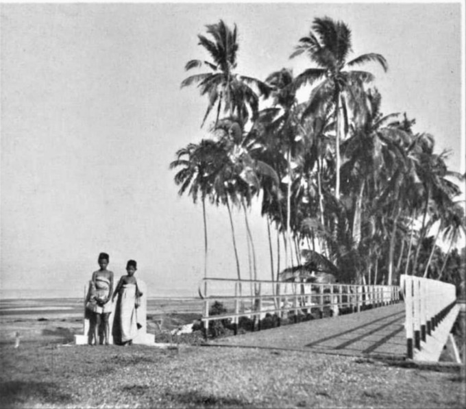 HITAM PUTIH: Potret Pantai Takisung pada zaman kolonial. Sudah sejak dulu pantai di Tanah Laut ini menjadi objek wisata.
