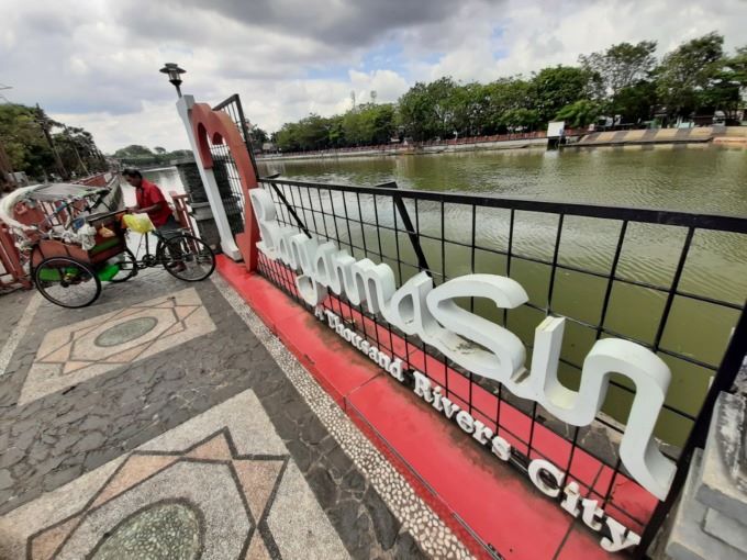 PASANG SURUT: Sungai Martapura bila surut dimasuki air laut sehingga terasa asin. | FOTO: WAHYU RAMADHAN/RADAR BANJARMASIN