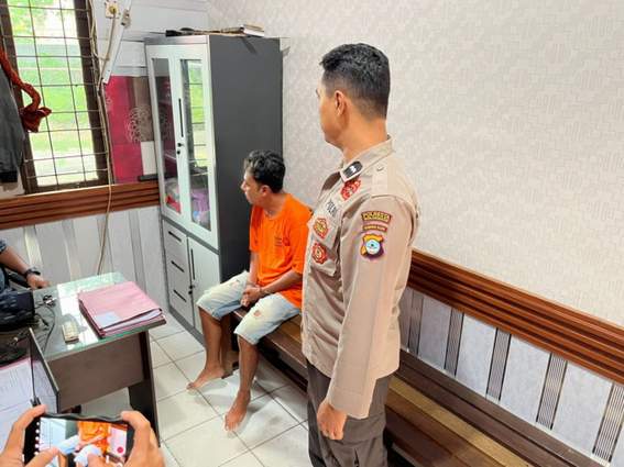 TERSANGKA UTAMA: Saidi (27) ketika diperiksa di Polsek Banjarmasin Selatan, Kamis (14/9). | FOTO: MAULANA/RADAR BANJARMASIN