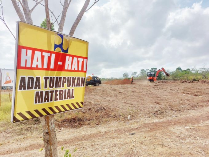 BERTAHAP: Proses pengerjaan terminal tipe c di Desa Ambungan, Kecamatan Pelaihari. | Foto: Norsalim Yahya/Radar Banjarmasin