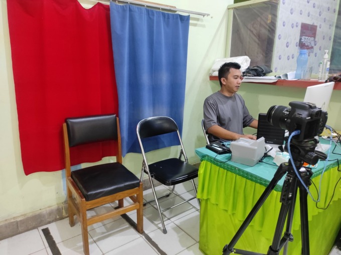 PEREKAMAN: Berdasarkan data Oktober ini dari total warga wajib KTP sebanyak 176.108 jiwa, ada belasan ribu lebih sudah registrasi IKD dan memiliki KTP digital. | FOTO SALAHUDIN/RADAR BANJARMASIN