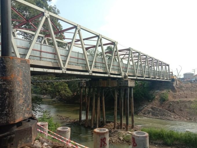 TERHENTI: Proses pengerjaan Jembatan Kembar Paringin terhenti di Jl A Yani, Kabupaten Balangan. | FOTO: M DIRGA/RADAR BANJARMASIN