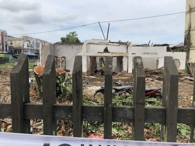 DIBONGKAR : Kondisi rumah Van der Pijl, Arsitek asal Belanda perancang pembangunan Kota Banjarbaru yang sekarang sudah rata dengan tanah. | FOTO: FIKRI UNTUK RADAR BANJARMASIN