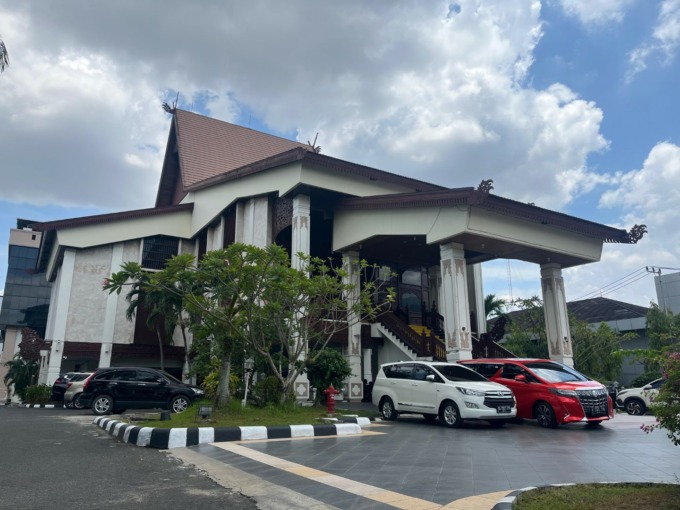 MASIH BAGUS: Gedung DPRD Kalsel di Jalan Lambung Mangkurat Banjarmasin. | FOTO: M OSCAR FRABY/RADAR BANJARMASIN