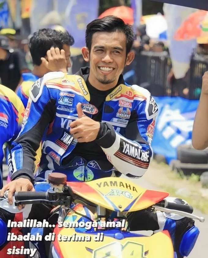 KECELAKAAN: Alpian ketika kecelakaan pada sesi latihan balap di kompleks perkantoran Pemprov Kalsel, Minggu (29/10) petang. | FOTO: GRUP WHATSAPP